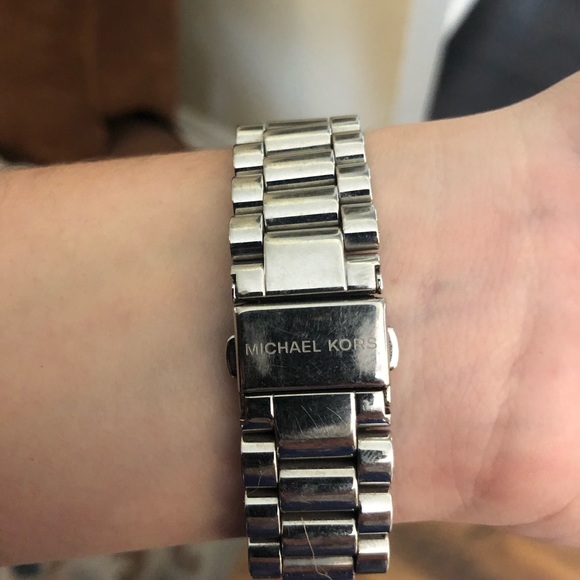 Ladies Michael Kors watch - Picture 2 of 2